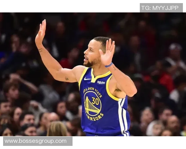 克莱女友晒出拉布布穿克莱球衣萌照 引发网友热议秒变焦点