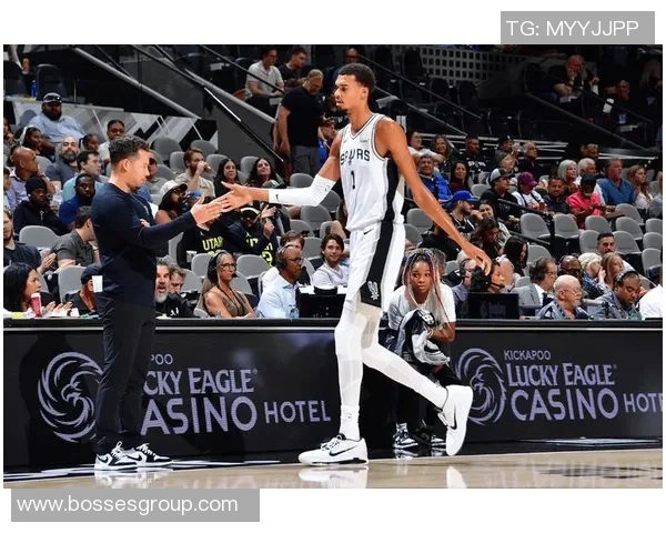 文班亚马轰下40分15篮板引爆全场 媒体人称其正式宣告MVP争夺战开始